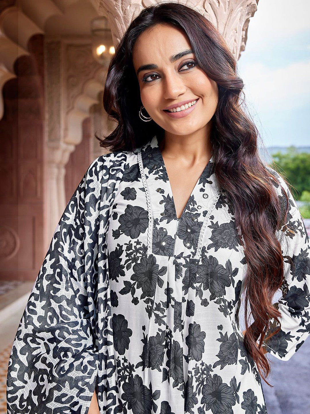 Black & white Viscose Floral Printed Flared Kurta Pant with Dupatta, 3pc, TK199