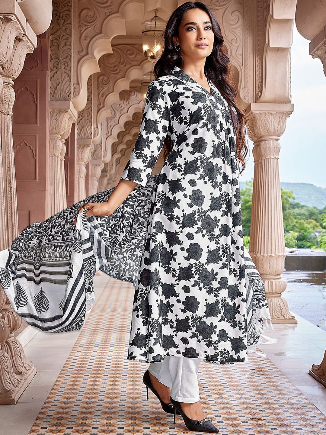 Black & white Viscose Floral Printed Flared Kurta Pant with Dupatta, 3pc, TK199