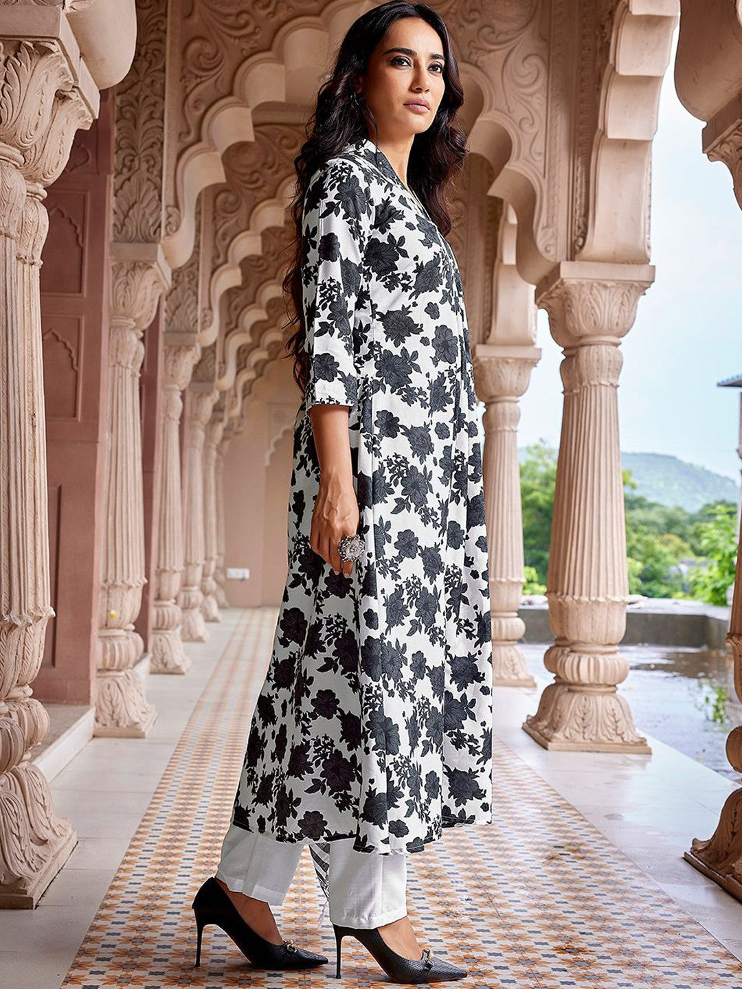 Black & white Viscose Floral Printed Flared Kurta Pant with Dupatta, 3pc, TK199