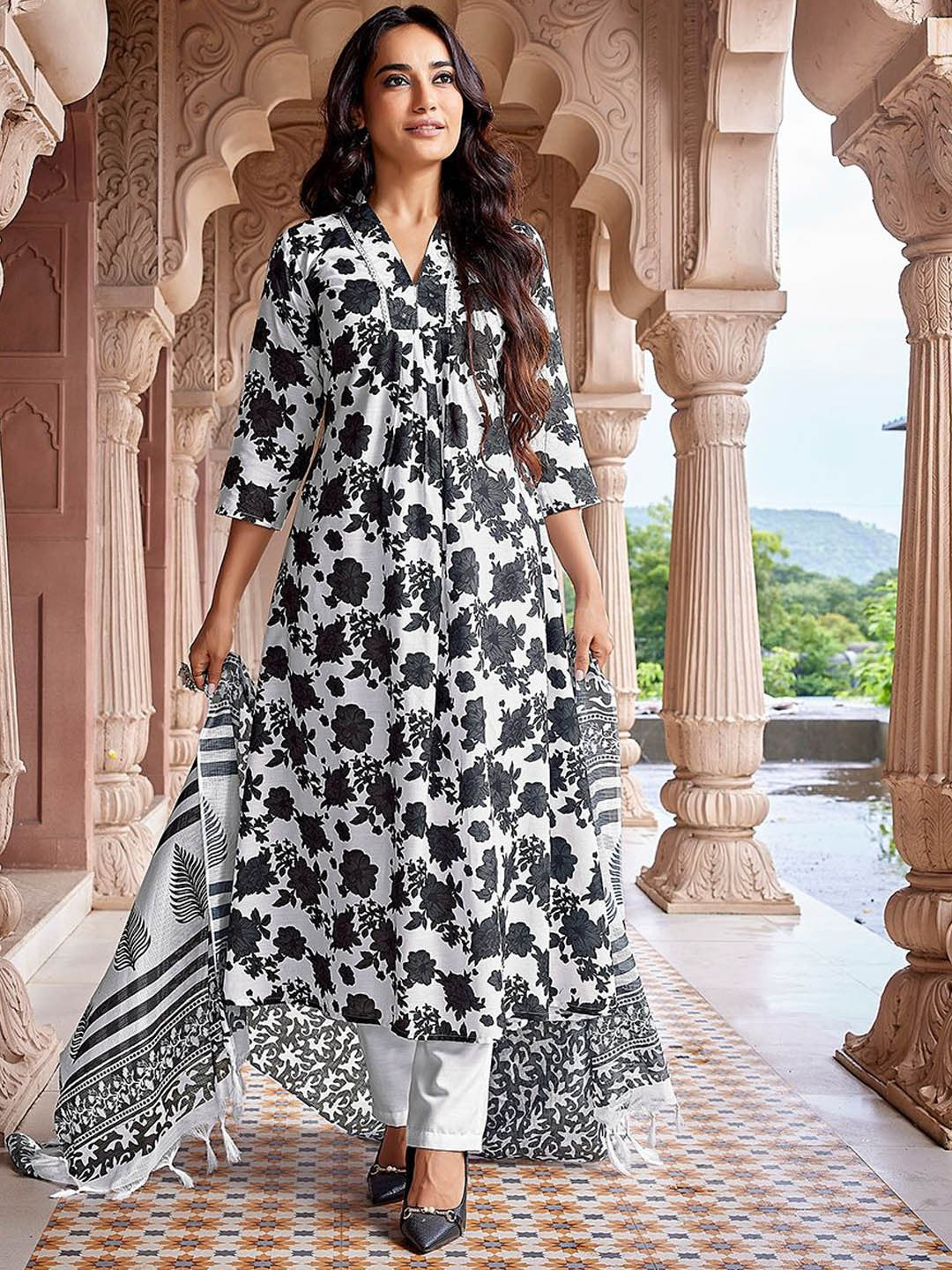 Black & white Viscose Floral Printed Flared Kurta Pant with Dupatta, 3pc, TK199