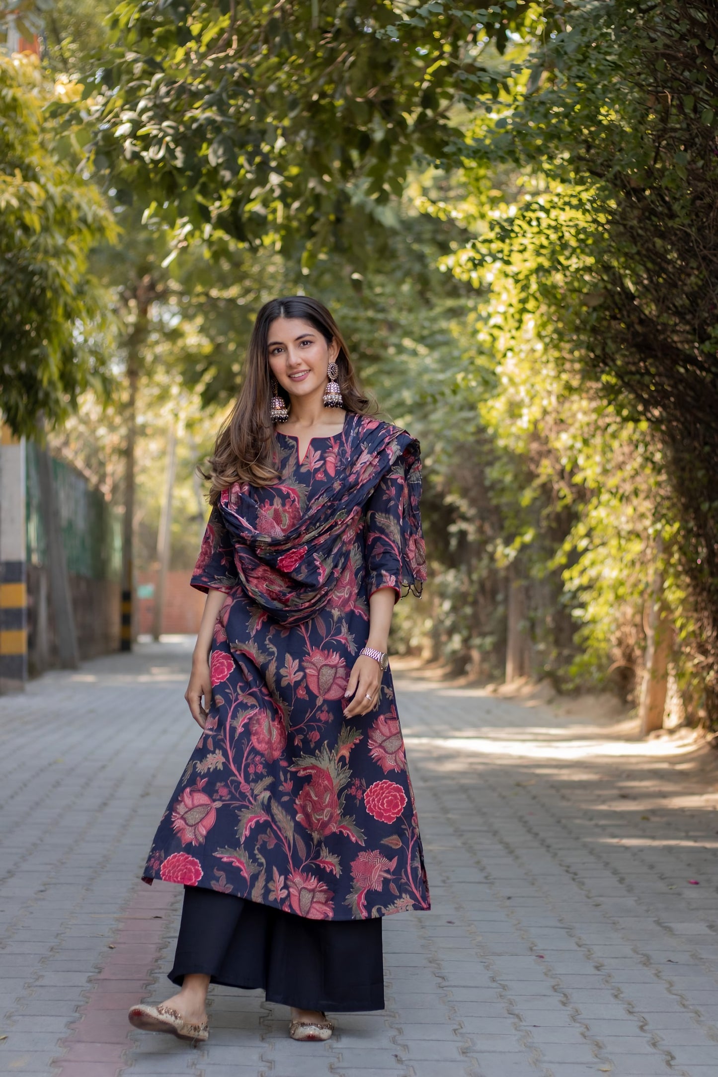 Black Viscose Flower printed suit set with dupatta, 3pc