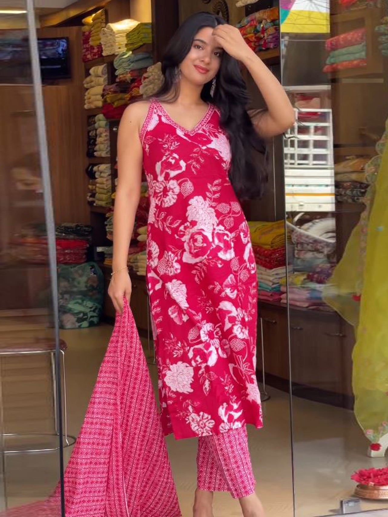 Pink sleeveless floral printed Suit set with dupatta, 3pc