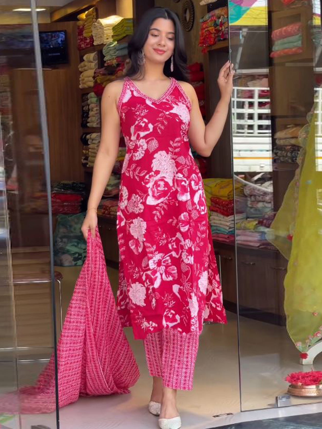 Pink sleeveless floral printed Suit set with dupatta, 3pc