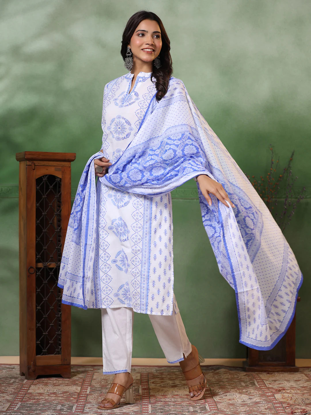 White& Blue Printed Viscose Suit set with dupatta, 3pc