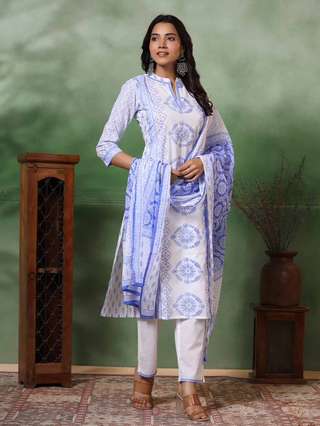 White& Blue Printed Viscose Suit set with dupatta, 3pc