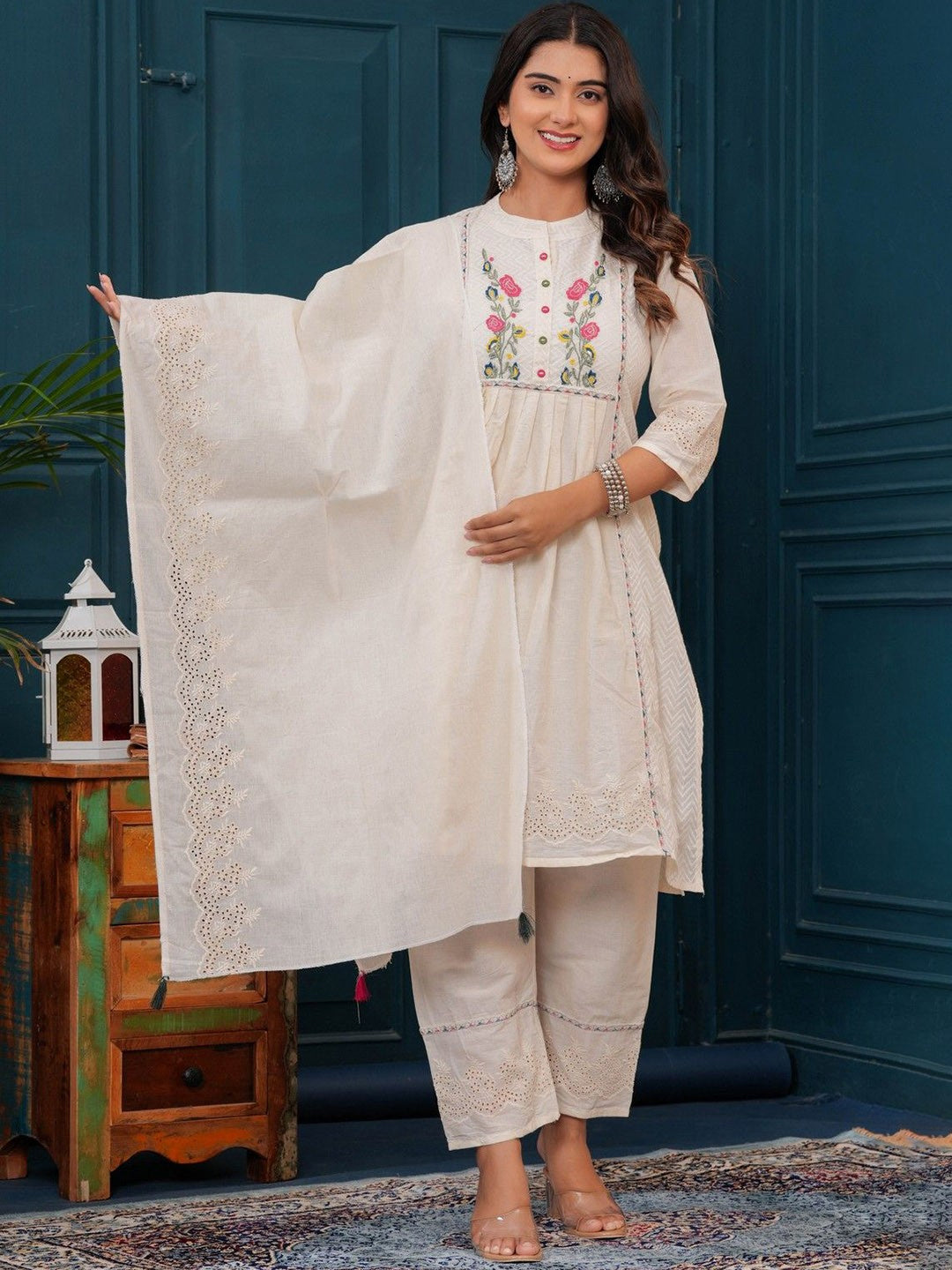 Off white floral embroidered siot set with dupatta, 3pc