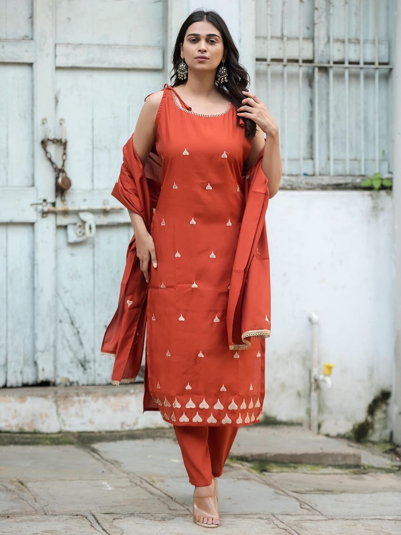 Sleeveless Embroidered Cotton Suit with Trending Heart Design
