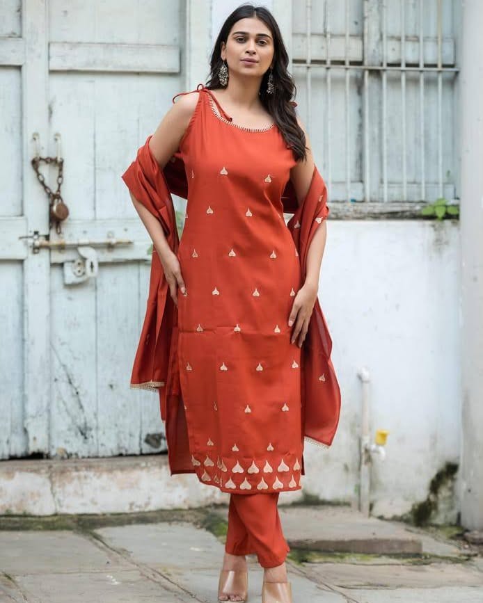 Sleeveless Embroidered Cotton Suit with Trending Heart Design