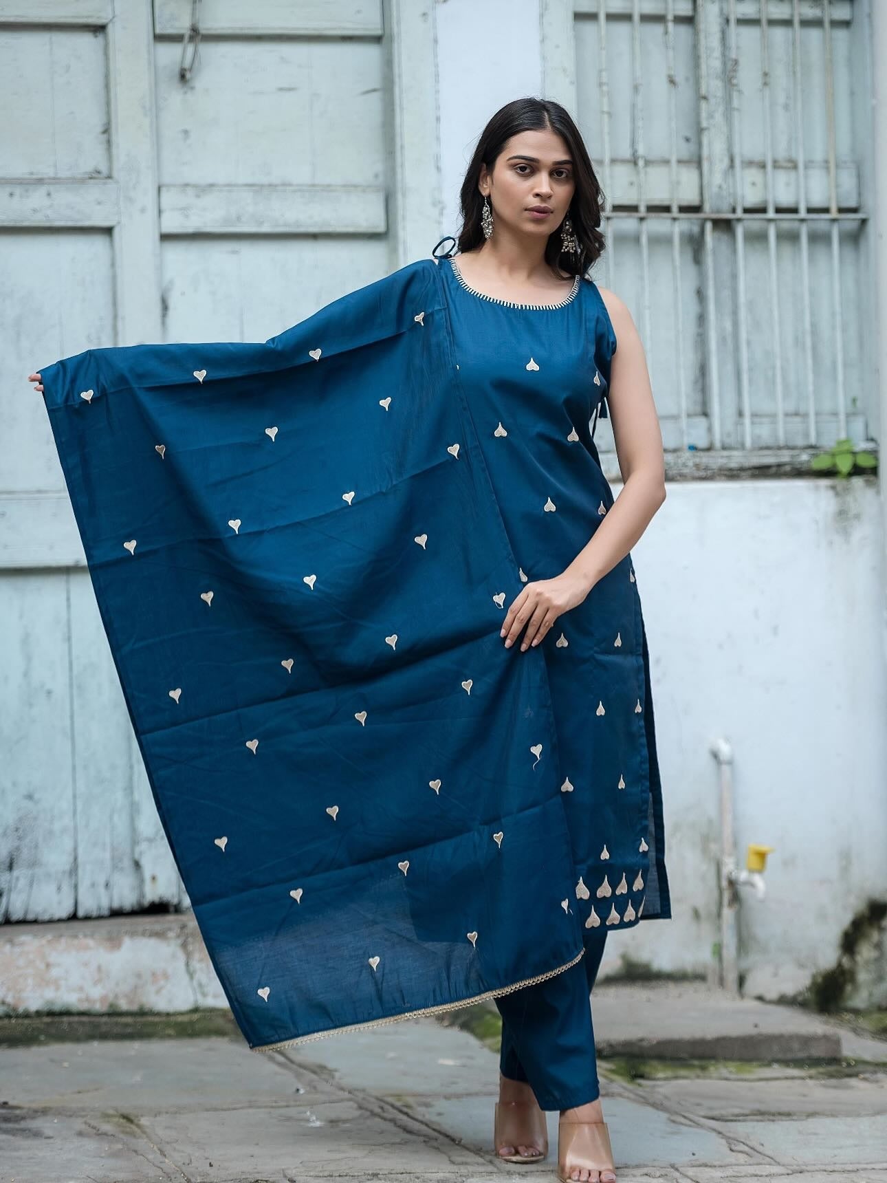 Sleeveless Embroidered Cotton Suit with Trending Heart Design
